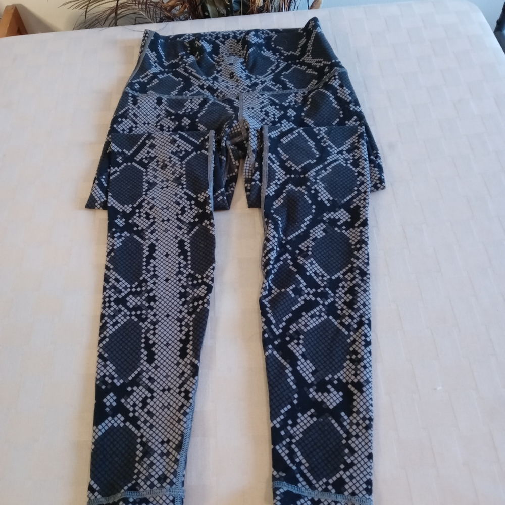 lululemon athletica Black & Gray Snake Print High-Rise Leggings - Picture 3 of 10